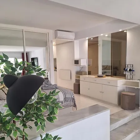 Sunny Miraflores Retreat